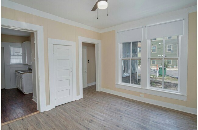 Building Photo - 111 S Olive St