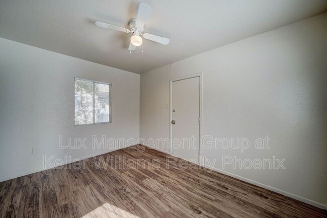Building Photo - 9316 E Balsam Ave