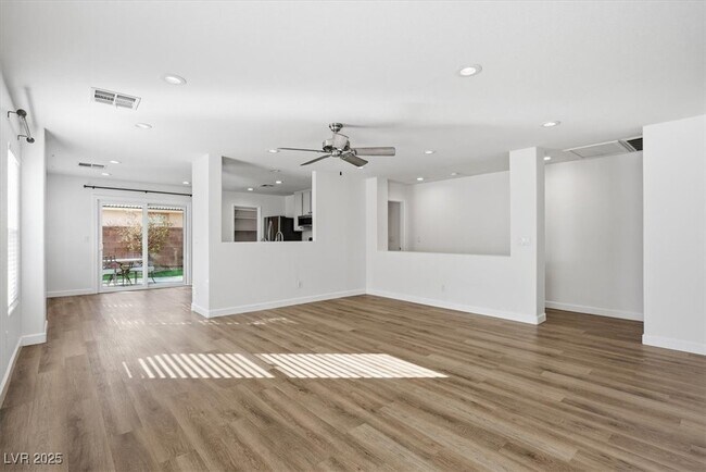 Foto del edificio - 11239 Tribiani Ave