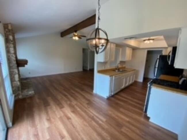 Foto del edificio - Remodeled Anderson Mill Gem - Must See!