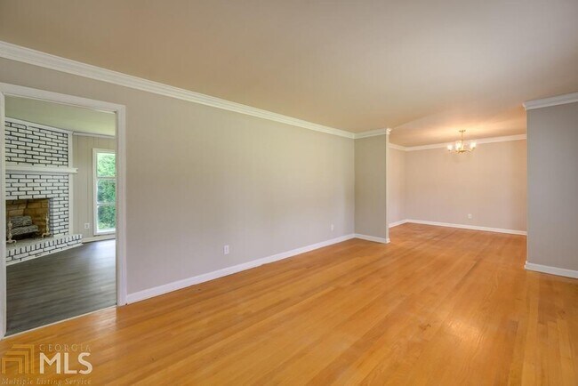 Building Photo - 2619 Colonial Dr