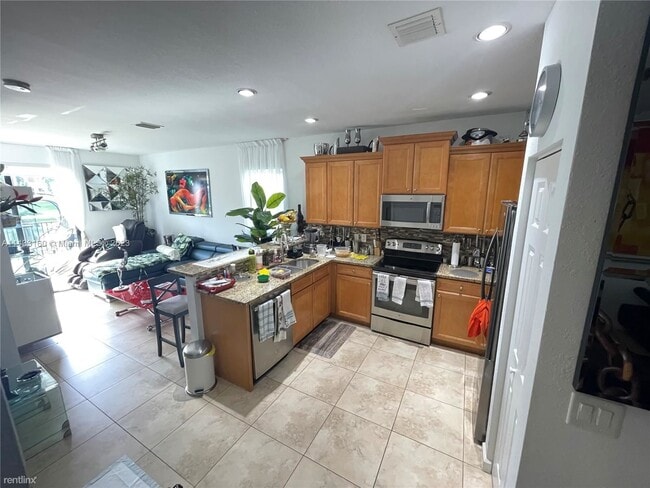 Foto del edificio - 4 br, 4 bath Townhome - 8681 NW 98th Ave