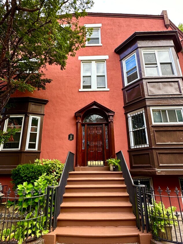 Foto principal - 134 Gates Ave