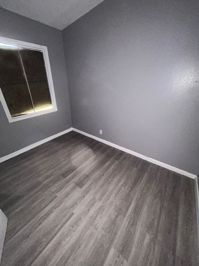 Building Photo - LIMITED TIME**NO APPLICATION FEE**1/2 OFF DEPOSIT**