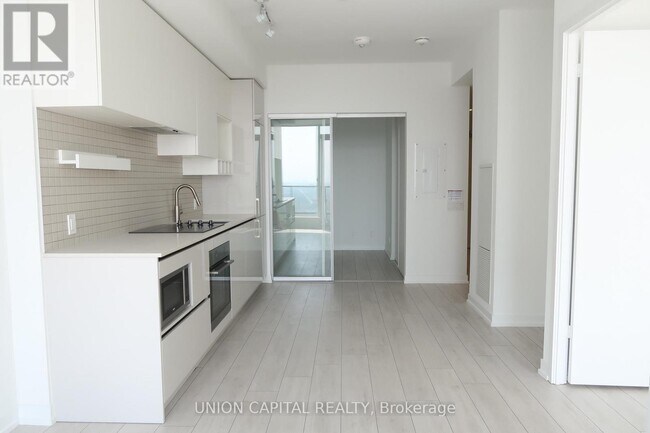 Photo du bâtiment - 898-5898 Portage Pkwy