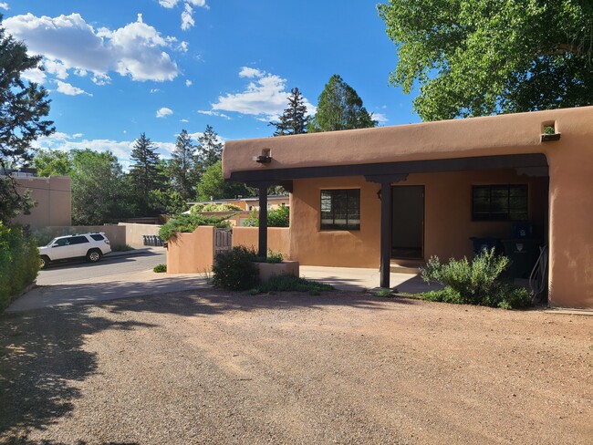 Front - 103 El Alamo St