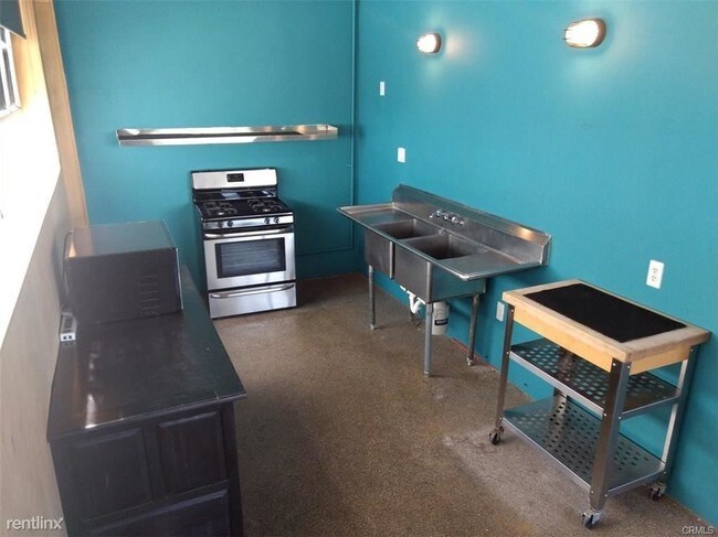 Building Photo - Studio, 1 bath House - 2888 E Walnut St