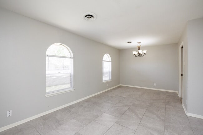 Building Photo - 207 Blanco Dr