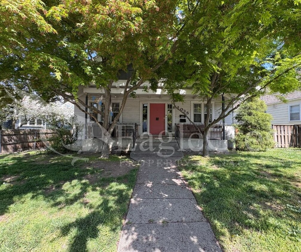 Primary Photo - Large 8-Bedroom Home Across from Whitman C...