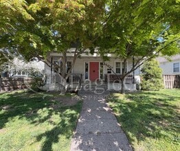 Large 8-Bedroom Home Across from Whitman College – Lawn Care Included