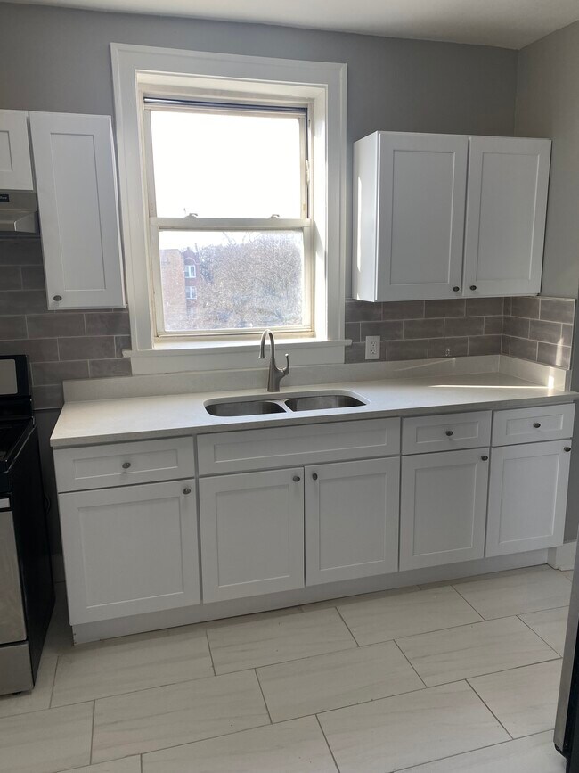 kitchen - 6803 S East End Ave