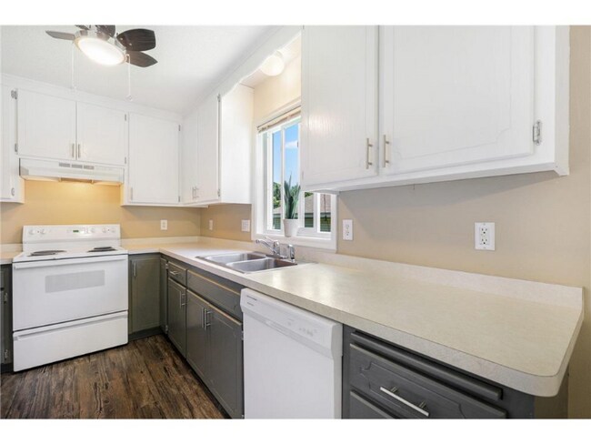 Building Photo - 17446 Sunray Cir SW