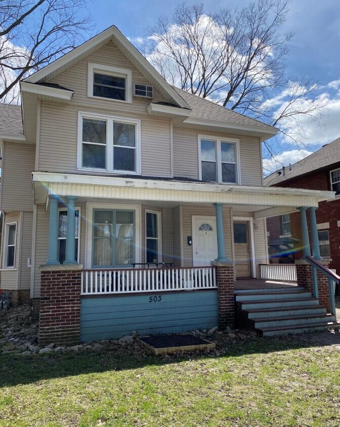 503 W Green St Unit 1, Champaign, IL 61820 Apartments in Champaign