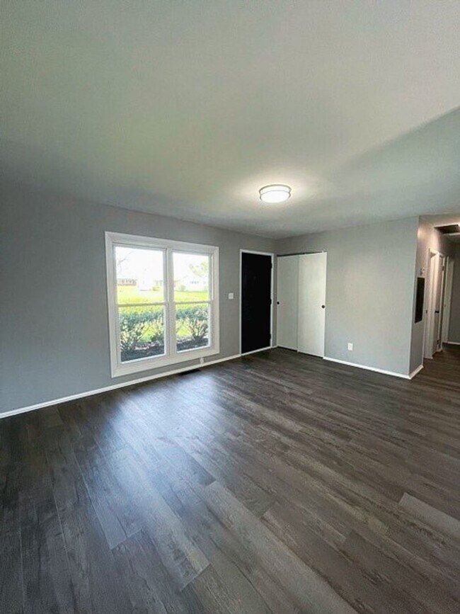 Foto del edificio - Updated 3BR Home with Detached Garage in Whitehall