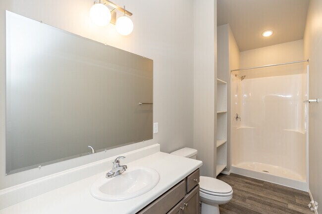 2BR, 2BA - 870SF - Primary Bathroom - Prairie Towers - Lavish Living