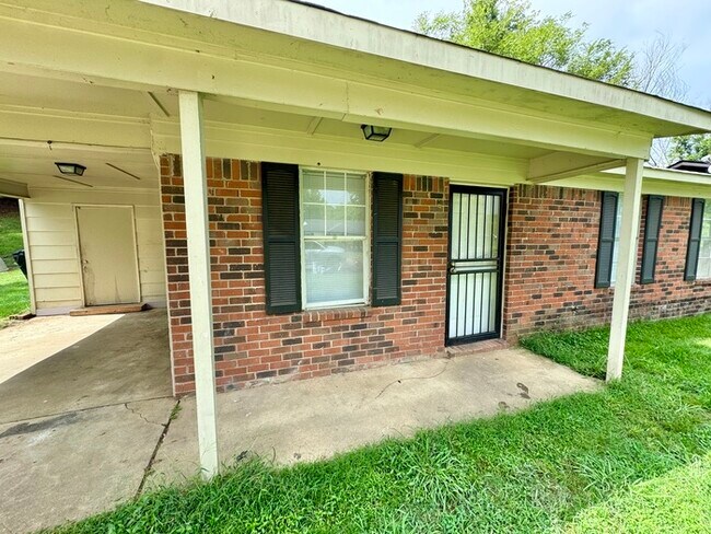Foto del edificio - 5151 Corkwood Dr