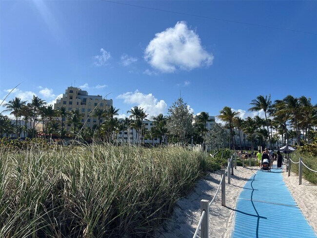 Foto del edificio - 1390 Ocean Dr