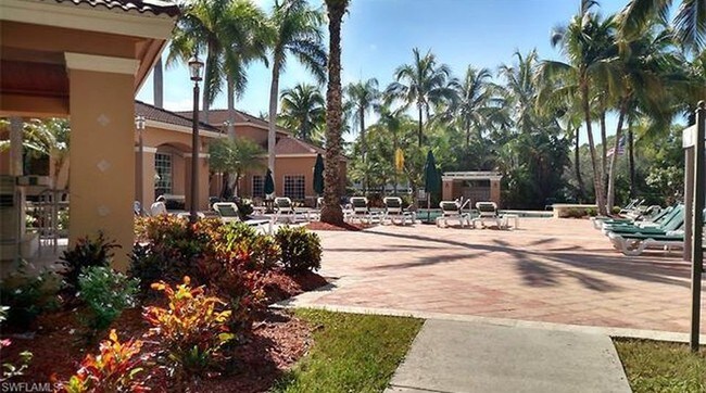 pool and clubhouse - 1250 Wildwood Lakes Blvd