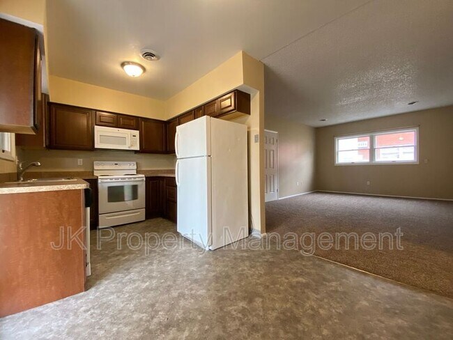 Foto del edificio - 4244 Central Ave