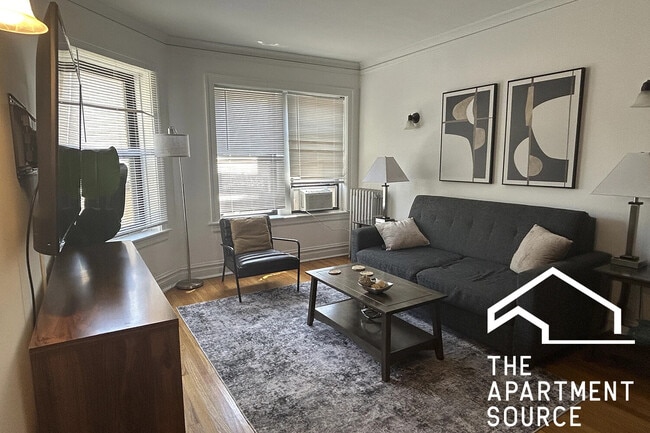 Photo - 1913 W Larchmont Ave Apartment