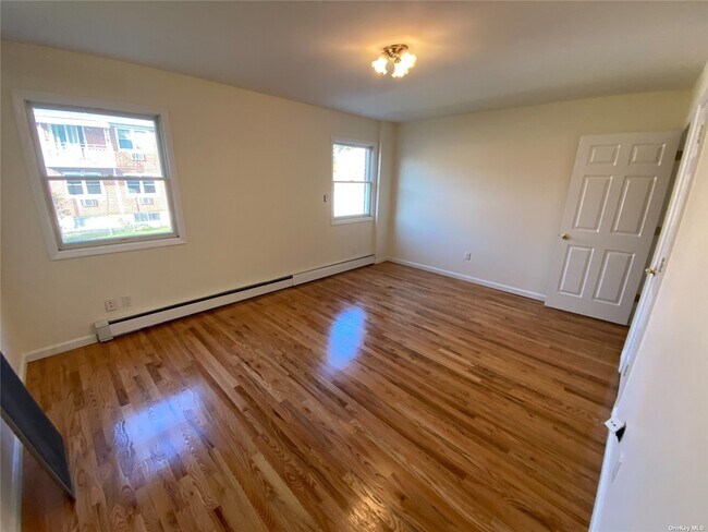 Foto del edificio - 151-23-151-17 17th Rd