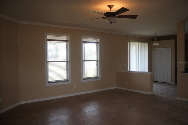 Foto del edificio - 2298 The Oaks Blvd