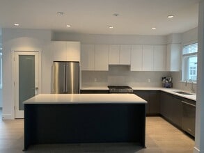 Building Photo - 2070 Oak Meadows Dr