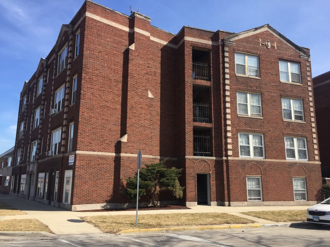 Primary Photo - 3205 Clarence Ave