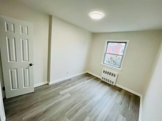 Foto del edificio - 64-30 74th St