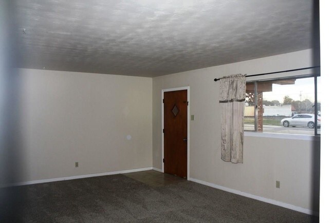 Building Photo - 111 S Lake Dallas Dr