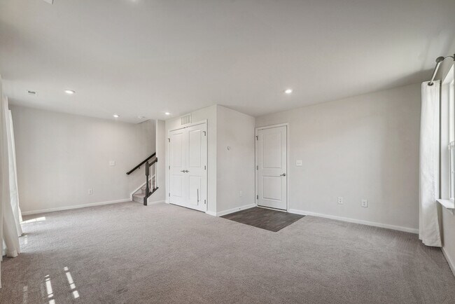 Foto del edificio - 387 Amber Acorn Ave