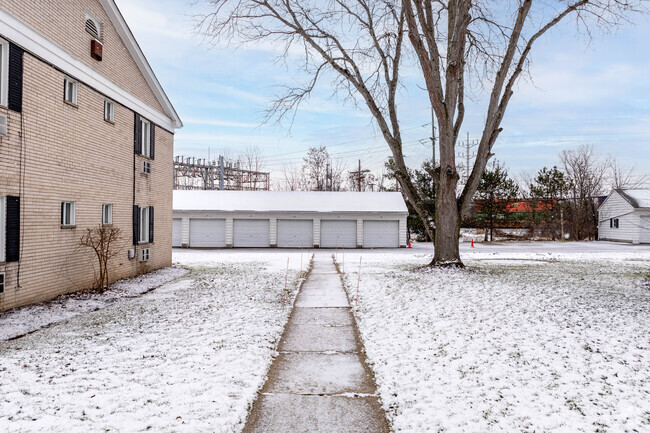 Building Photo - Surrey Park Apartments