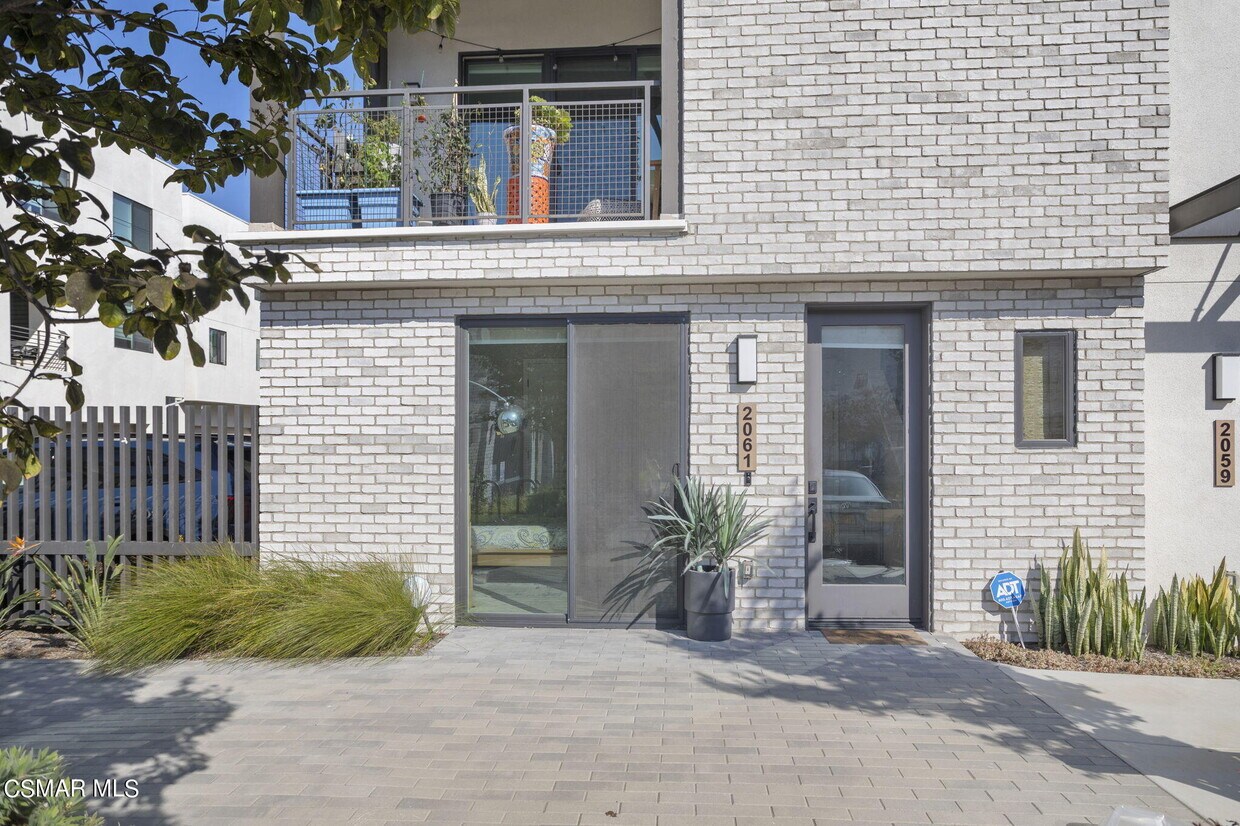 Primary Photo - 2061 Rosecrans Ave