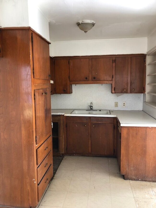 Building Photo - 1351 Summers St