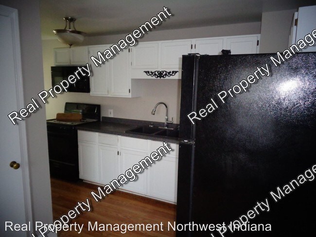 Building Photo - 616 Merrillville Rd