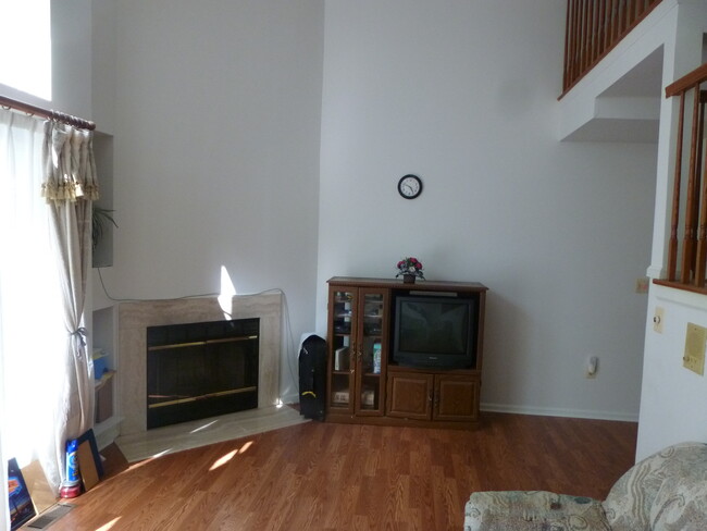 Building Photo - 65 E Shrewsbury Pl