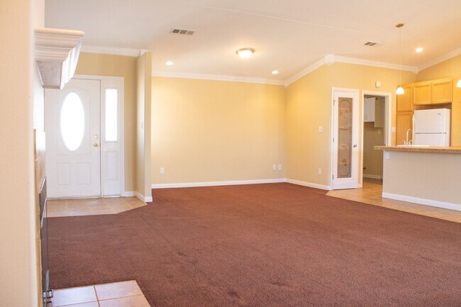 Foto del edificio - Uniquely Designed & Updated 3 Bedroom, 2 Bathroom Home!
