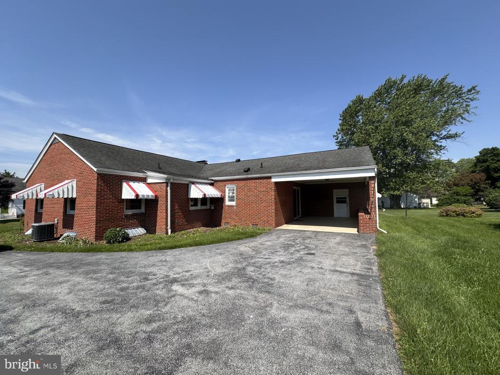 Primary Photo - 1020 Bell Air St