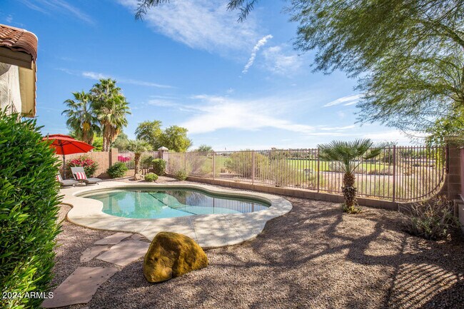 Foto del edificio - 3725 E Meadowview Dr