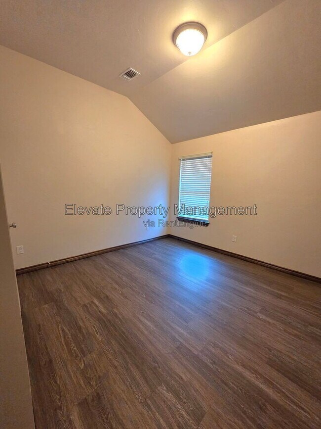 Building Photo - 2300 Starwood Wy