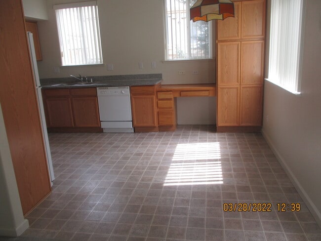 Building Photo - 1751 Pinewood Dr