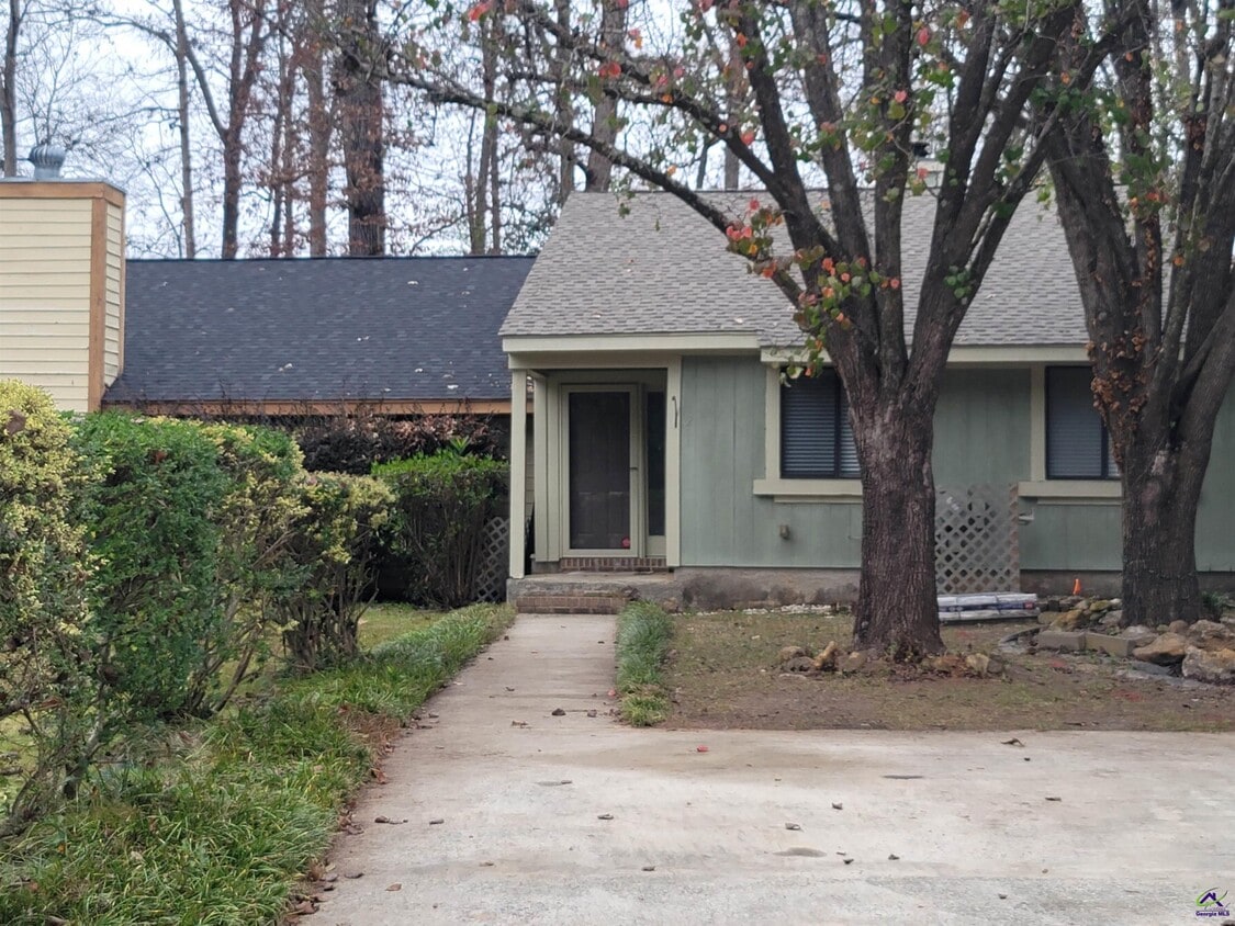 Primary Photo - 211 Somerset Dr