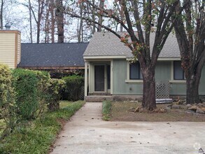 Building Photo - 211 Somerset Dr