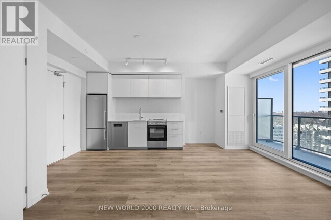 Building Photo - 101 Roehampton Ave