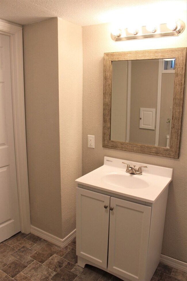 Foto del edificio - Updated 3 bed / 2 bath house With Exceptio...
