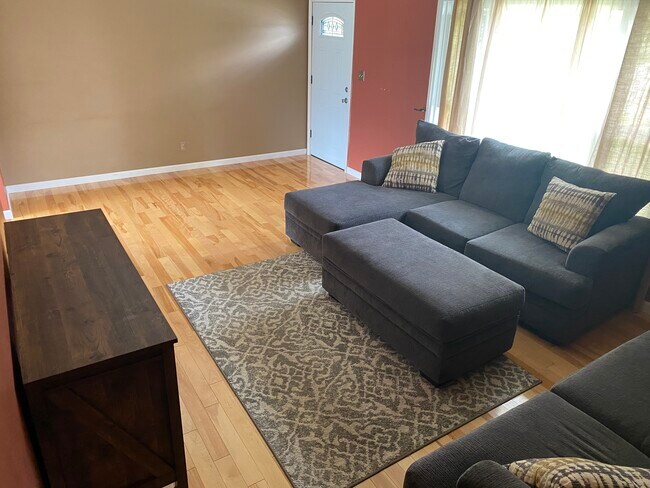 Foto del edificio - 1149 Knoll Crest Ct