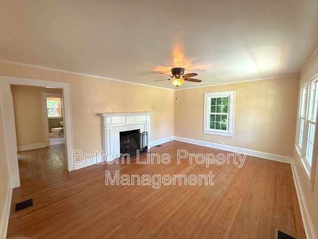 Foto del edificio - 607 Gaston Ave Ext