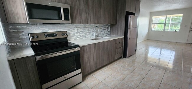 Building Photo - 605 W 68th St