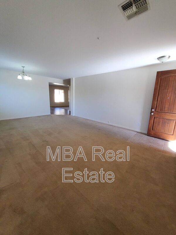 Building Photo - 8998 W Plum Rd