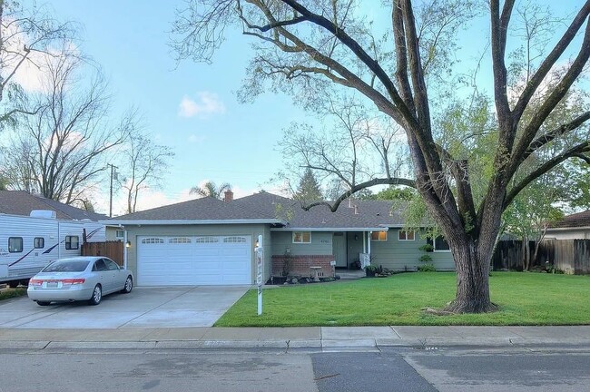 Building Photo - 4746 Crestview Dr
